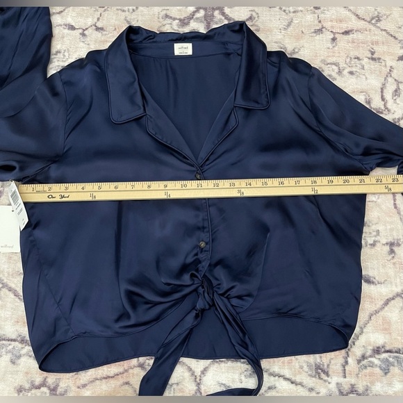 Aritzia Wilfred Effortless Satin Tie-front Blouse NWT Pure Indigo (Navy) - Large - Picture 8 of 11